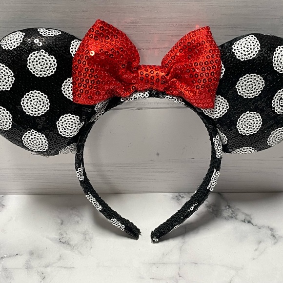 Disney World Minnie Mouse Ear Barrettes - Picture 2 of 2